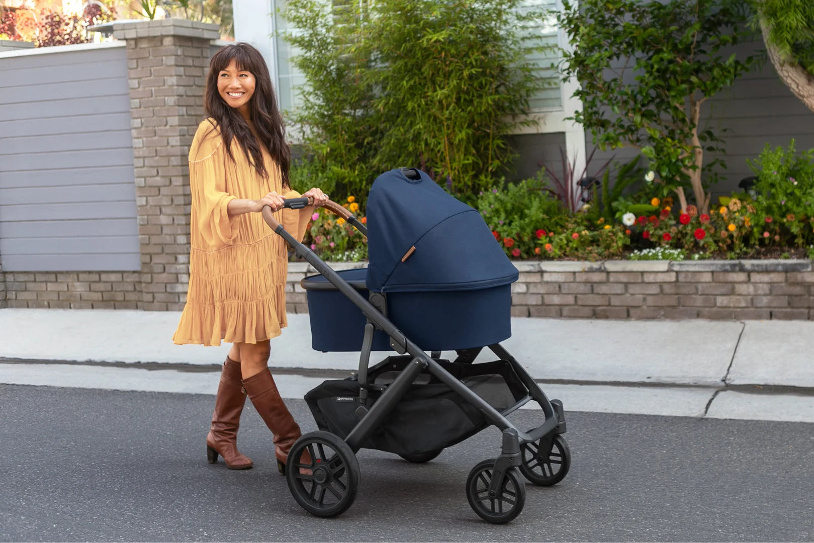 UPPAbaby Vista V2 in the Noa fashion with Overnight Sleep Safe Carrycot that is included with the purchase of the stroller.