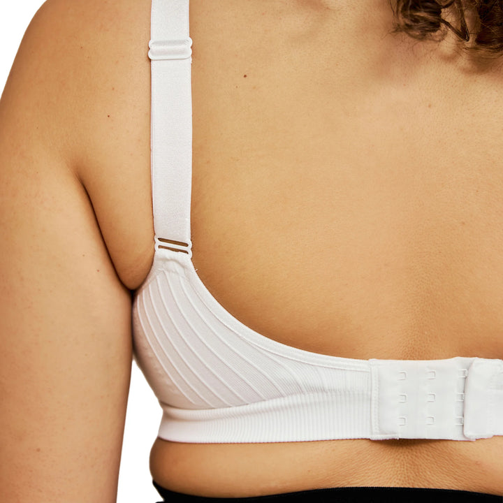 Close up of support detail on the Carriwell gel support breastfeeding bra.