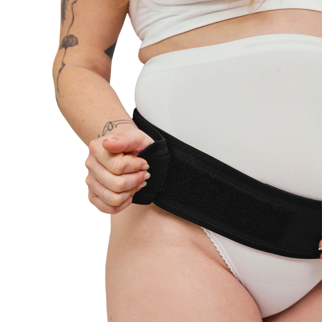 Close up of the strong velcro closure on the Carriwell maternity support belt.