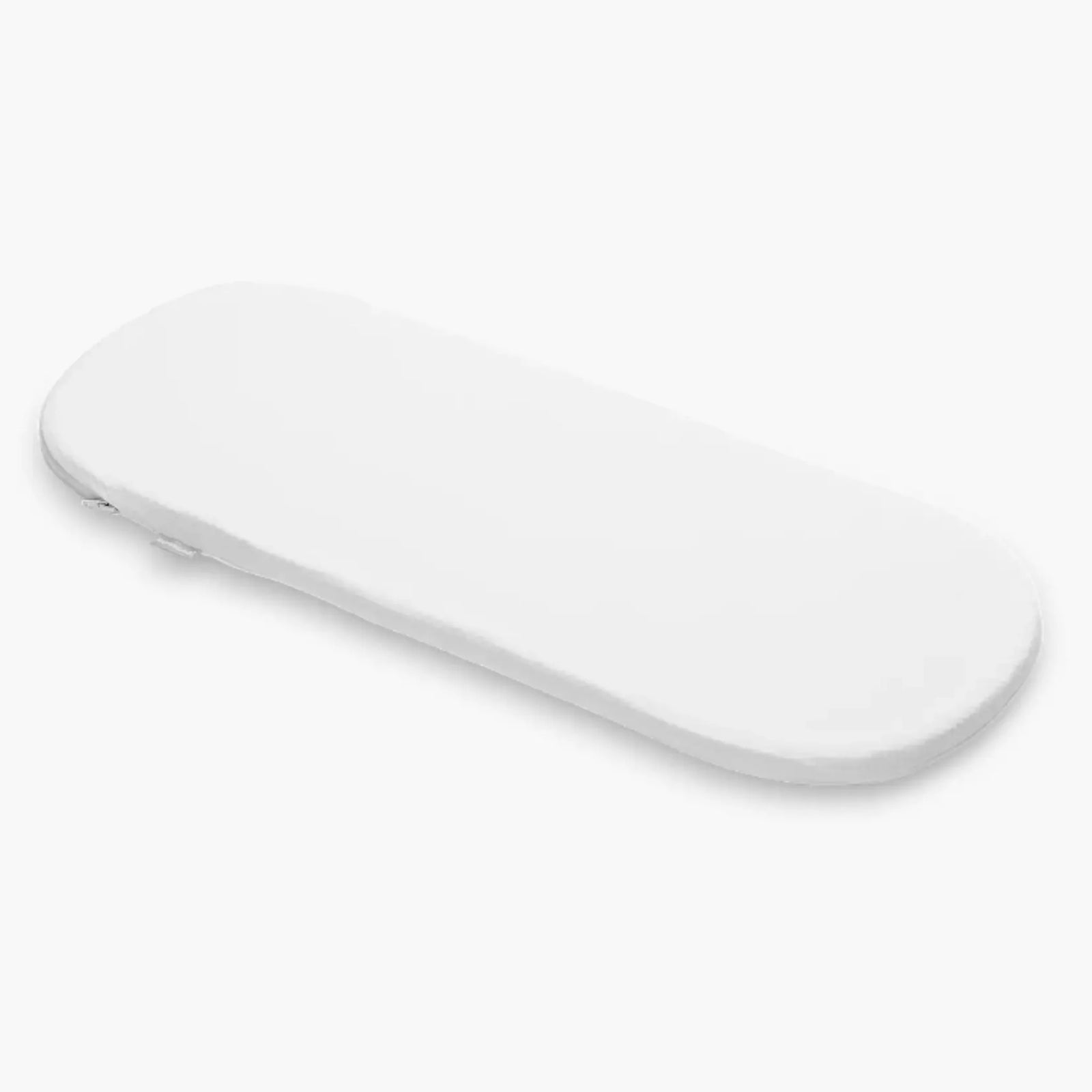 UPPAbaby Carrycot V3 mattress cover in white with zip, fitted on mattress